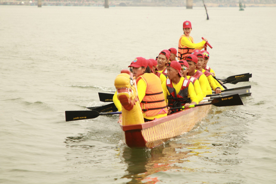 Gần 400 vận động viên trên cả nước tham gia giải đua năm nay. Gần 400 vận động viên trên cả nước tham gia giải đua năm nay.