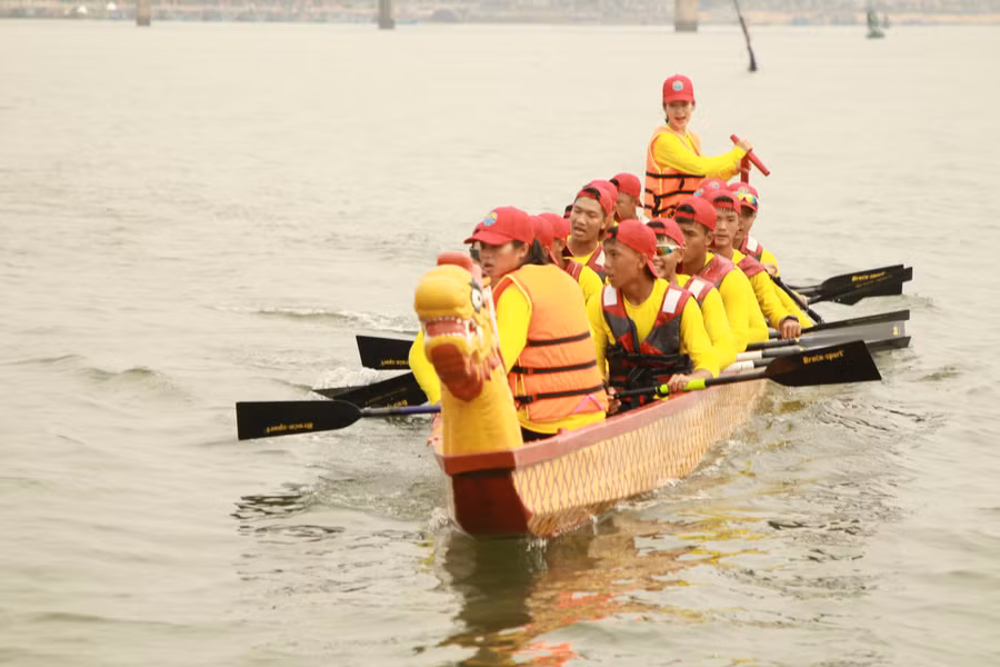 Gần 400 vận động viên trên cả nước tham gia giải đua năm nay.