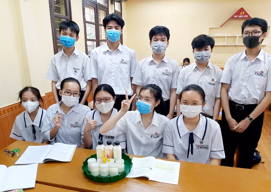 Niềm vui của học sinh khi có sản phẩm học tập sau khi học tích hợp liên môn.