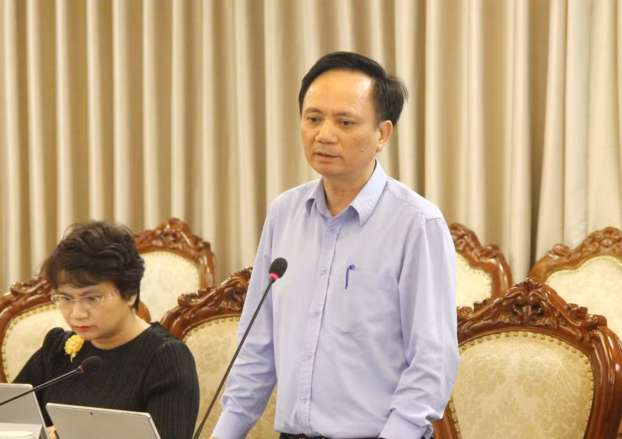 Ông Trần Văn Thịnh - Chánh Văn phòng Ban Cán sự Đảng Bộ GD&amp;ĐT tham luận tại hội nghị.