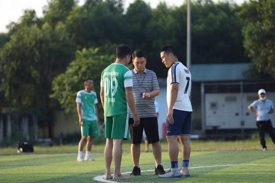 Các đội tham gia sẽ tiến hành bốc thăm chia bảng, thi đấu theo hình thức vòng tròn loại trực tiếp.