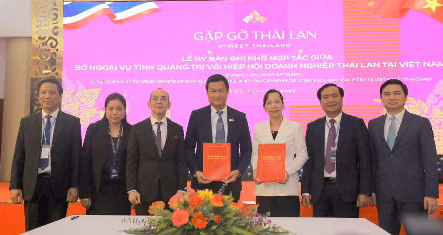Ký kết hợp tác giữa Sở Ngoại vụ Quảng Trị và Hiệp hội doanh nghiệp Thái Lan tại Việt Nam.
