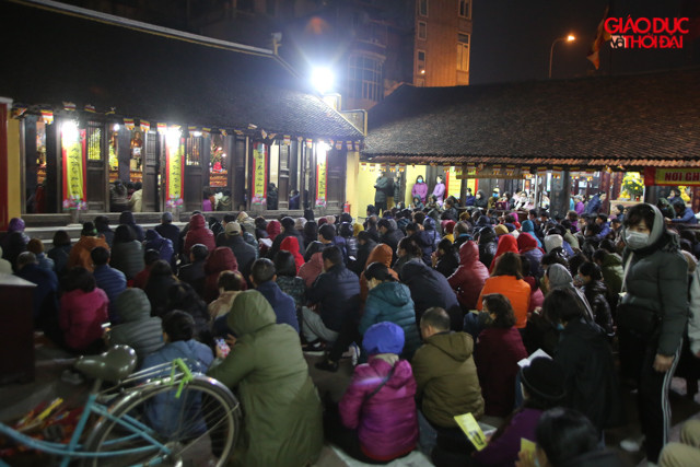 Tại khuôn viên chùa, trước khóa lễ, chương trình phát thanh của phường ngoài việc tuyên truyền người dân tham gia lễ hội văn minh, trật tự cũng liên tục tuyên truyền người dân cách phòng tránh virus corona nơi đông người để bảo vệ sức khỏe. Tại khuôn viên chùa, trước khóa lễ, chương trình phát thanh của phường ngoài việc tuyên truyền người dân tham gia lễ hội văn minh, trật tự cũng liên tục tuyên truyền người dân cách phòng tránh virus corona nơi đông người để bảo vệ sức khỏe.