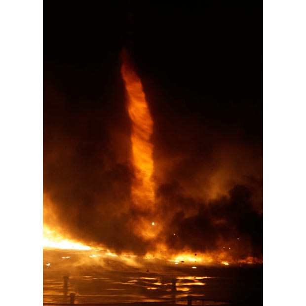 Những hình ảnh ấn tượng trong tuần ảnh 8 A fire tornado is seen during a huge blaze at a plastic processing factory in Kistarcsa, east of Budapest, Hungary