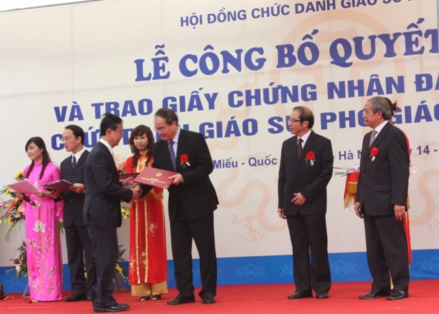 Năm 2011 vẫn xét chức danh GS, PGS theo quyết định cũ