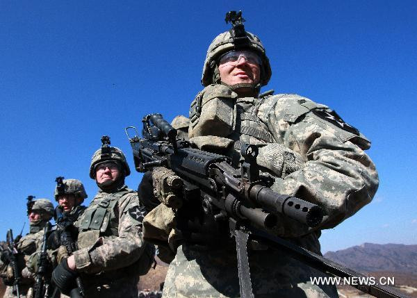 Cận cảnh cuộc tập trận bắn đạn thật của Mỹ - Hàn ảnh 5 U.S. soldiers from Stryker Brigade team participate in the South Korea-U.S. joint military exercise