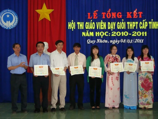 Bình Định: Trao giải giáo viên dạy giỏi cấp tỉnh năm 2011