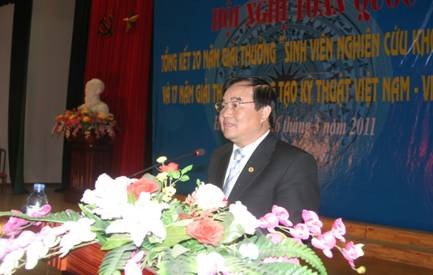 Thứ trưởng Trần Quang Quý phát biểu tại hội nghị Thứ trưởng Trần Quang Quý phát biểu tại hội nghị