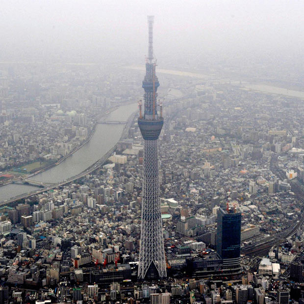 Những hình ảnh ấn tượng trong tuần ảnh 13 Tokyo Sky Tree, which is under construction, tops the 600-metre (1,969-feet) mark in Tokyo. Already the tallest stand-alone communications tower in the world, Tokyo Sky Tree will stand 634 metres (2,080 feet) high upon completion.