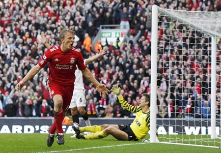 Dirk Kuyt lập hat-trick, MU đón nhận thảm bại tại Anfield