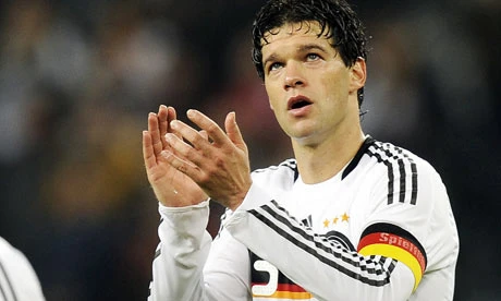 Michael Ballack chia tay &quot;cỗ xe tăng&quot; Đức