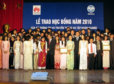 Trao 70 suất học bổng chuyên ngành viễn thông, CNTT