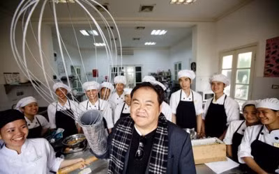 Việt kiều Úc Jimmy Phạm (giữa)