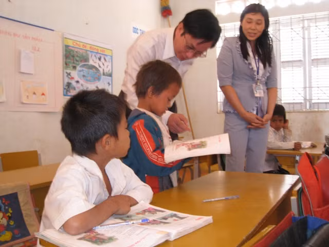 Công nhận Kon Tum đạt chuẩn PCGDTH đúng độ tuổi ảnh 1 Vụ Trưởng Vụ GDTD Lê Tiến Thành: “Công tác dạy tiếng Việt cho HS dân tộc là vấn đề sinh-tử của giáo dục miền núi”.