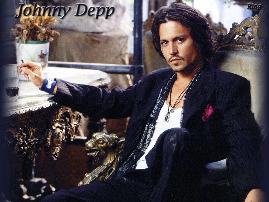 Johnny Depp bối rối vì được coi là biểu tượng sex