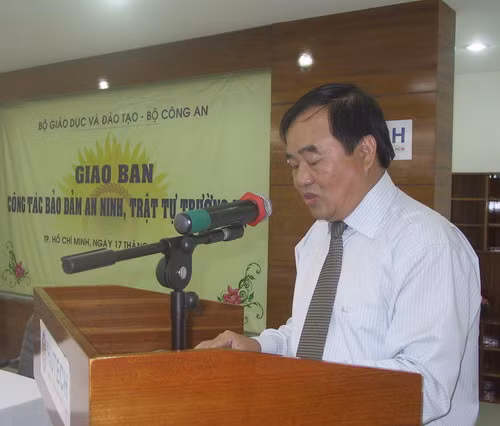 Thứ trưởng Bộ GD& ĐT Trần Quang Quý phát biểu tại Hội nghị