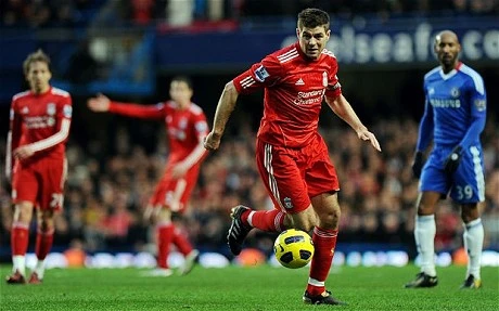 Steven Gerrard vắng mặt trong trận đại chiến với MU