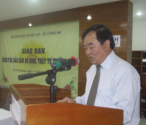 Thứ trưởng Bộ GD& ĐT Trần Quang Quý phát biểu tại Hội nghị