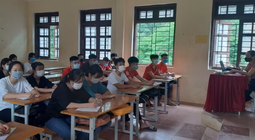 Một lớp ôn thi tốt nghiệp THPT của Trường THCS&amp;THPT Bá Thước (Thanh Hoá) - sáng 9/6. Ảnh: NTCC.