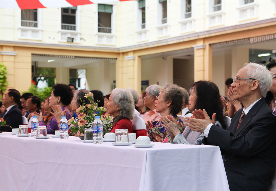 Buổi Lễ kỷ niệm 105 năm ngày thành lập Trường THCS Trưng Vương có sự tham gia của nhiều giáo viên từng giảng dạy tại trường.