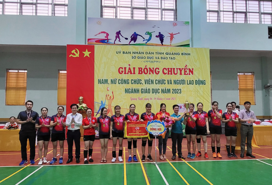 Giải Nhất nữ thuộc Phòng GD&ĐT thành phố Đồng Hới. Giải Nhất nữ thuộc Phòng GD&ĐT thành phố Đồng Hới.