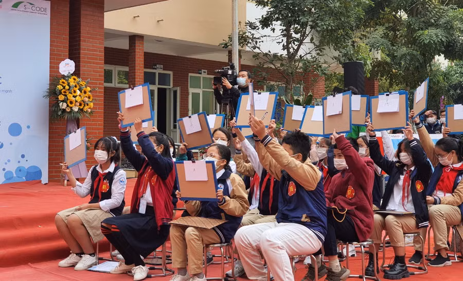 Các thí sinh tham gia theo hình thức Rung chuông vàng