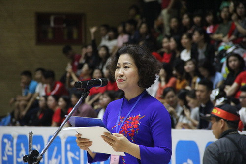 Bà Trần Thị Thu Hà - Chủ tịch Công đoàn ngành Giáo dục Hà Nội phát biểu khai mạc Bà Trần Thị Thu Hà - Chủ tịch Công đoàn ngành Giáo dục Hà Nội phát biểu khai mạc