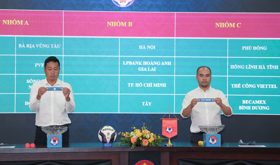 12 đội bóng xuất sắc nhất giành quyền tham dự VCK U17 quốc gia - Cúp Thái Sơn Nam 2024 cũng đã lộ diện sau loạt trận hấp dẫn ở vòng loại. 12 đội bóng xuất sắc nhất giành quyền tham dự VCK U17 quốc gia - Cúp Thái Sơn Nam 2024 cũng đã lộ diện sau loạt trận hấp dẫn ở vòng loại.