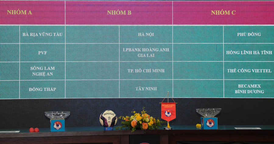 Các đội bóng gồm: Hà Nội, PVF, Thể Công Viettel, Hồng Lĩnh Hà Tĩnh, Sông Lam Nghệ An, Hoàng Anh Gia Lai, Bà Rịa Vũng Tàu, Bình Dương, TPHCM, Phù Đổng, Đồng Tháp và Tây Ninh. Các đội bóng gồm: Hà Nội, PVF, Thể Công Viettel, Hồng Lĩnh Hà Tĩnh, Sông Lam Nghệ An, Hoàng Anh Gia Lai, Bà Rịa Vũng Tàu, Bình Dương, TPHCM, Phù Đổng, Đồng Tháp và Tây Ninh.