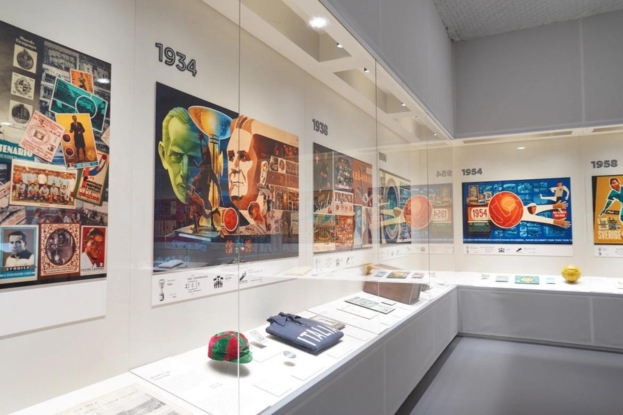 Bộ sưu tập đồ vật từ các kỳ World Cup trước được trưng bày tại Bảo tàng. Ảnh: Sorin Furcoi/Al Jazeera.