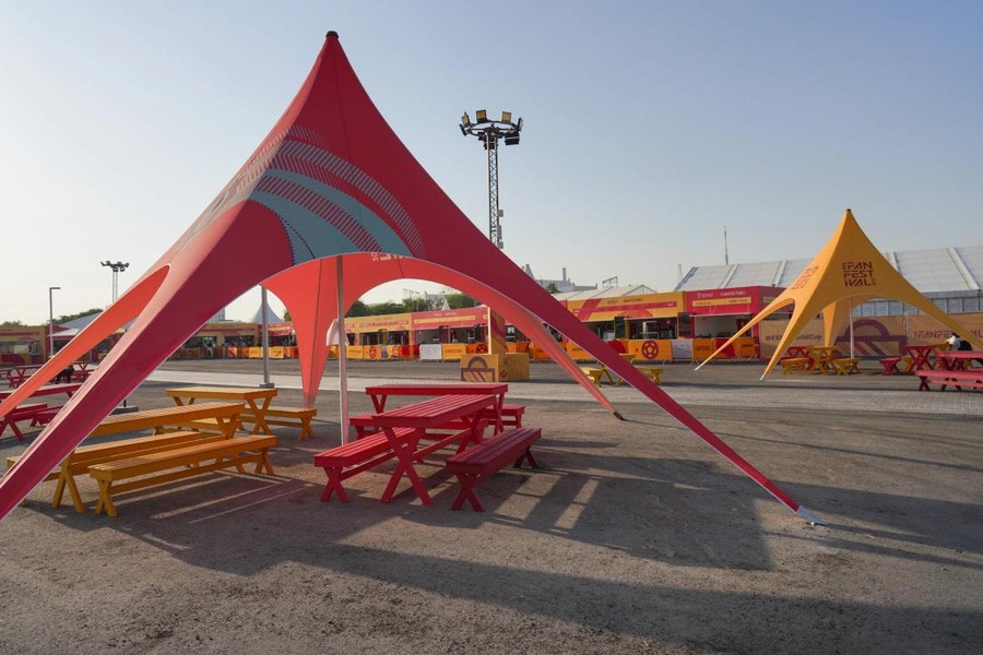 Khu vực ẩm thực mang đến những trải nghiệm độc đáo với món ăn địa phương và các món ngon quốc tế. Ảnh: Sorin Furcoi/Al Jazeera.