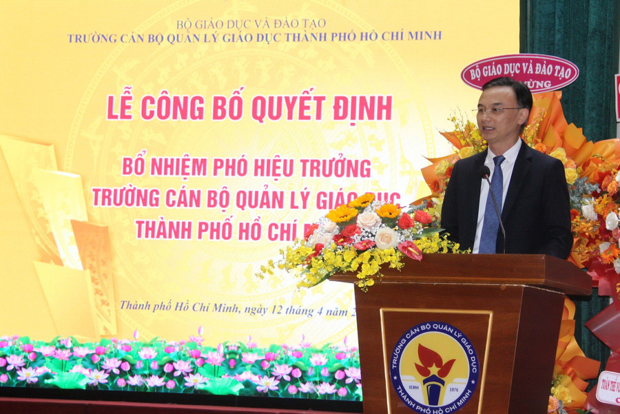 TS Nguyễn Viết Lộc phát biểu tại buổi lễ. TS Nguyễn Viết Lộc phát biểu tại buổi lễ.