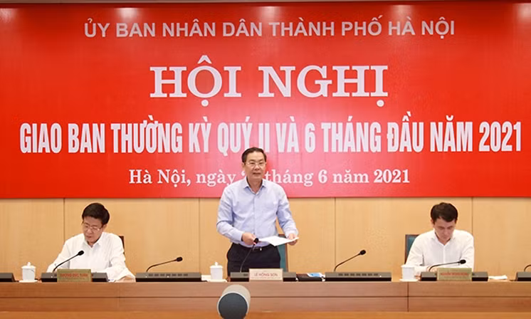 Phó Chủ tịch Thường trực UBND TP Hà Nội Lê Hồng Sơn phát biểu tại hội nghị.