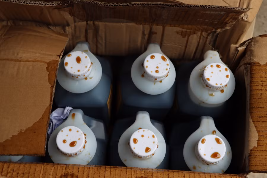 Hàng tấn nguyên liệu trà sữa không rõ nguồn gốc xuất xứ.