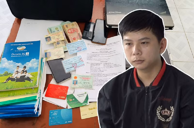 Nguyễn Quốc Huy cùng tang vật của vụ án. Ảnh: Công an An Giang.