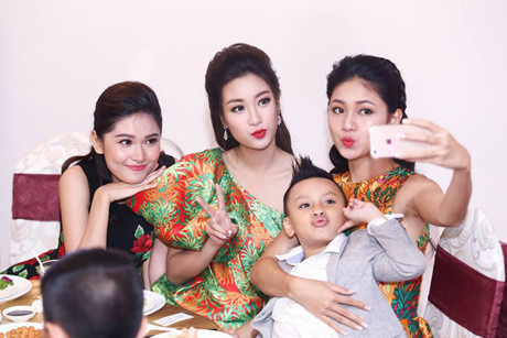 Hoa hau My Linh ngay cang than thiet den kho tin voi A hau Thanh Tu - Anh 6