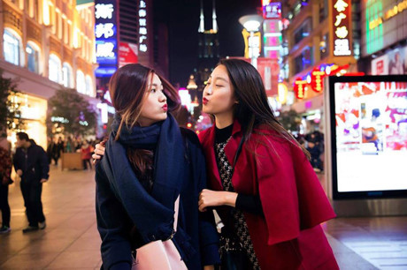 Hoa hau My Linh ngay cang than thiet den kho tin voi A hau Thanh Tu - Anh 18