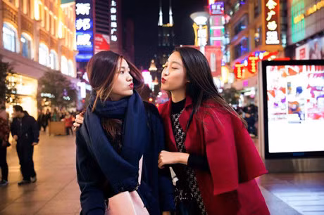 Hoa hau My Linh ngay cang than thiet den kho tin voi A hau Thanh Tu - Anh 18