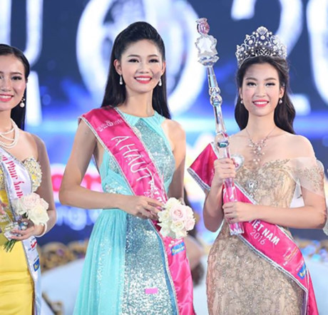 Hoa hau My Linh ngay cang than thiet den kho tin voi A hau Thanh Tu - Anh 1