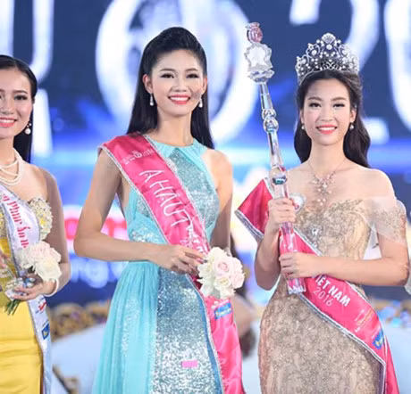 Hoa hau My Linh ngay cang than thiet den kho tin voi A hau Thanh Tu - Anh 1