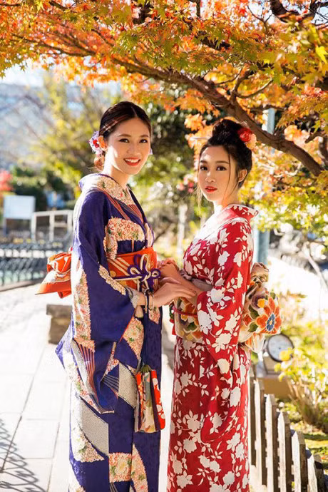 Hoa hau My Linh ngay cang than thiet den kho tin voi A hau Thanh Tu - Anh 16