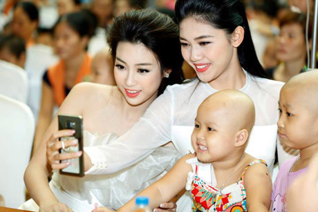 Hoa hau My Linh ngay cang than thiet den kho tin voi A hau Thanh Tu - Anh 5