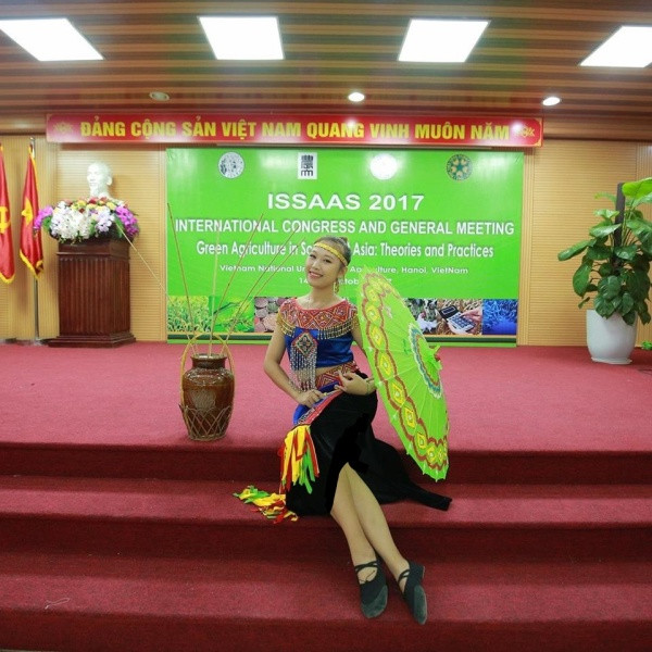 Nguyễn Thùy Dung còn là "cây văn nghệ" của Học viện Nông nghiệp Việt Nam