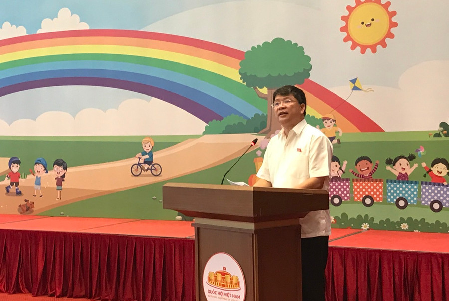 Phó Chủ nhiệm Ủy ban Văn hóa, Giáo dục Tạ Văn Hạ phát biểu tại Hội thảo. Phó Chủ nhiệm Ủy ban Văn hóa, Giáo dục Tạ Văn Hạ phát biểu tại Hội thảo.