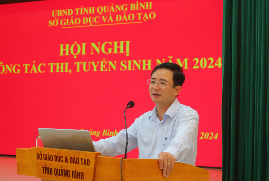 Giám đốc Sở GD&ĐT Quảng Bình Đặng Ngọc Tuấn phát biểu chỉ đạo tại Hội nghị. Giám đốc Sở GD&ĐT Quảng Bình Đặng Ngọc Tuấn phát biểu chỉ đạo tại Hội nghị.