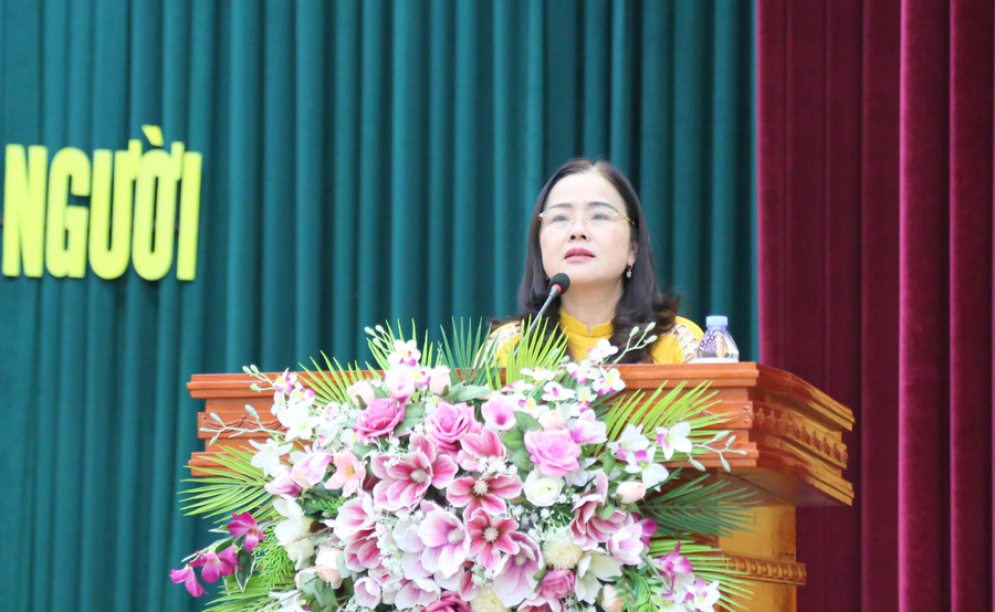 TS Lê Thị Hương - Giám đốc Sở GD&ĐT Quảng Trị cho biết, thông qua trại sáng tác nhằm khơi dậy trong mọi người cảm xúc trân quý trước những đóng góp lớn lao, những hi sinh thầm lặng của đội ngũ các thầy cô giáo và niềm tin vào sự phát triển vững mạnh của giáo dục đào tạo. TS Lê Thị Hương - Giám đốc Sở GD&ĐT Quảng Trị cho biết, thông qua trại sáng tác nhằm khơi dậy trong mọi người cảm xúc trân quý trước những đóng góp lớn lao, những hi sinh thầm lặng của đội ngũ các thầy cô giáo và niềm tin vào sự phát triển vững mạnh của giáo dục đào tạo.