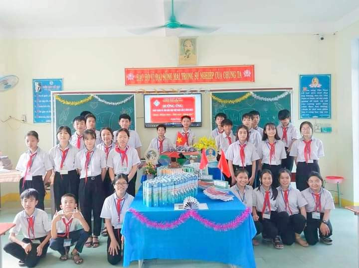 Học sinh phấn khởi tham gia các cuộc thi của nhà trường phát động. Học sinh phấn khởi tham gia các cuộc thi của nhà trường phát động.