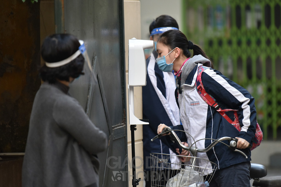 Tại trường THPT Trần Phú- Hoàn Kiếm học sinh đến trường từ rất sớm.