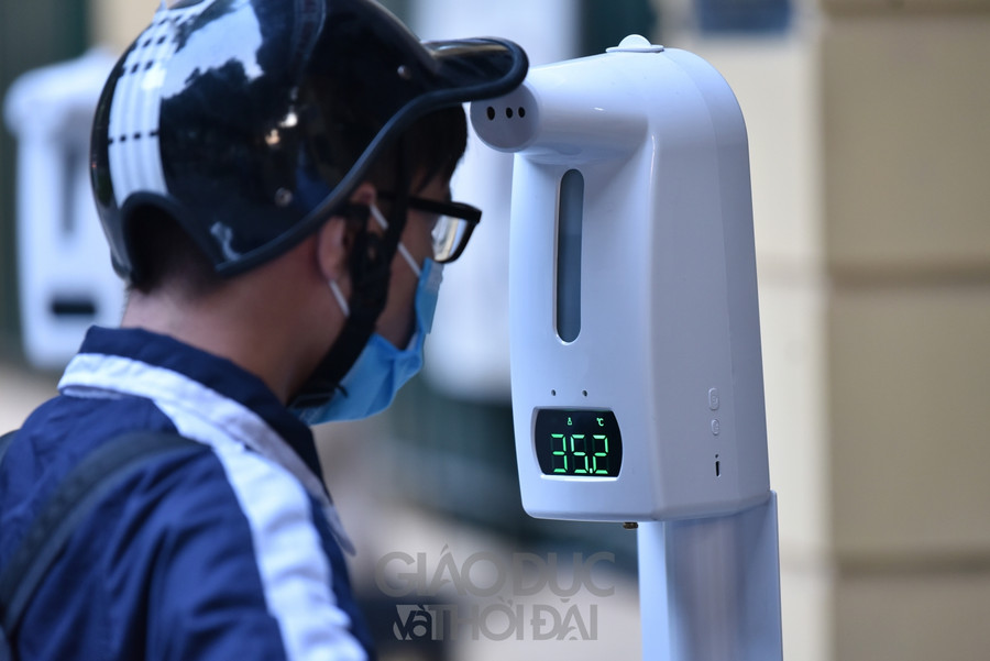 Nhà trường đã chuẩn bị đầy đủ cơ sở vật chất để đảm bảo cho học sinh đến học trực tiếp trong ngày hôm nay.