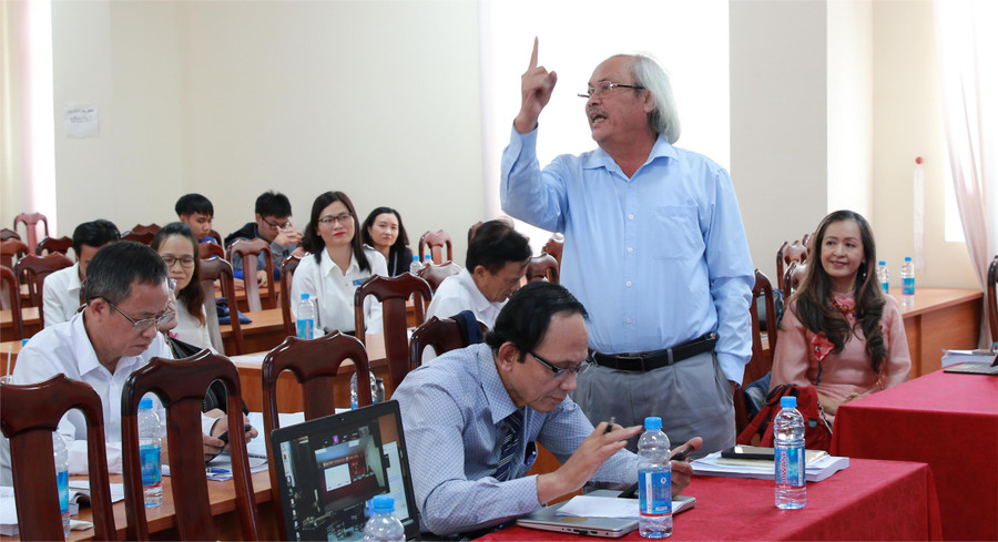 TS Hồ Quốc Hùng - Trường Đại học Văn Lang trao đổi tại hội thảo. (Ảnh: Thành Tâm)